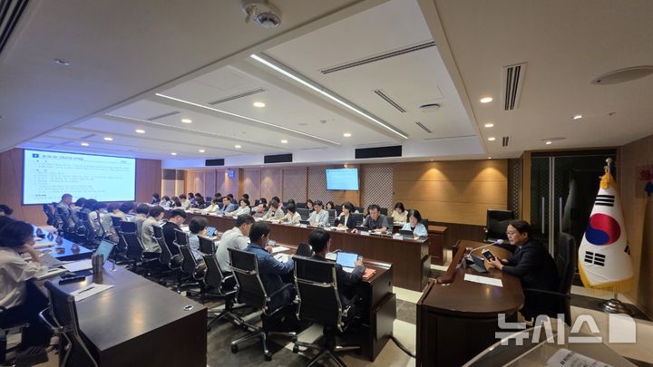 [군포=뉴시스] 군포시가 부시장 주재로 확대간부회의를 열고 있다. (사진=군포시 제공).2026.05.27.photo@newsis.com