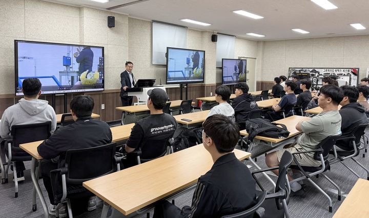 [목포=뉴시스]목포대학교 김창현 광주친환경자동차인증센터장 초청 특강. (사진=목포대 제공) 2026.05.27. photo@newsis.com *재판매 및 DB 금지