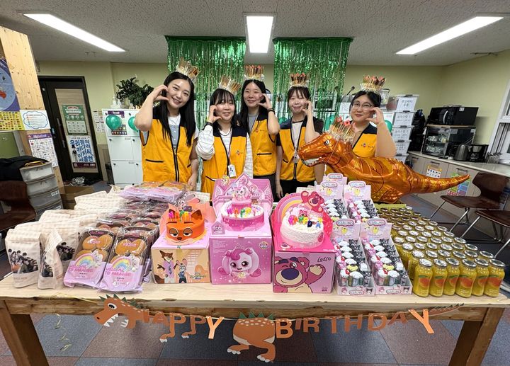 [서울=뉴시스] CJ푸드빌, 영문지역아동센터에서 진행한 푸드빌 해피데이 나눔봉사(사진=CJ푸드빌 제공) *재판매 및 DB 금지