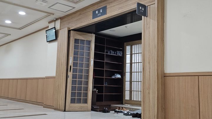 [서울=뉴시스] 김여림 인턴기자= '서소문 고가차도 붕괴 참사'로 숨진 현장관리소장 60대 이모씨의 빈소가 마련된 서울 중구 국립중앙의료원 장례식장. 2026.05.27. *재판매 및 DB 금지