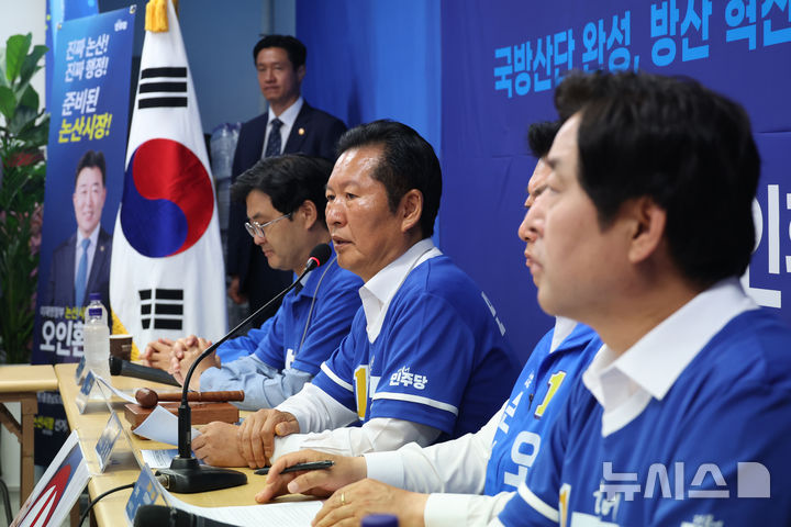 정청래 총괄상임선대위원장, 논산서 중앙선대위 회의 주재