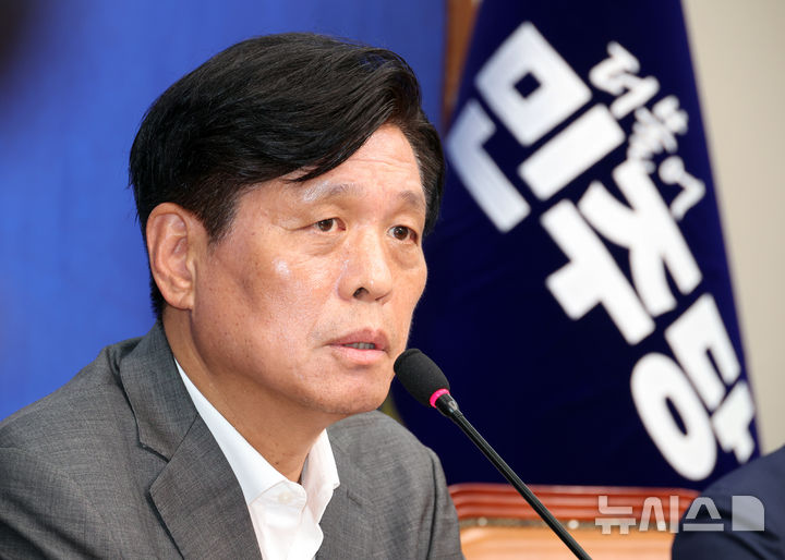 [서울=뉴시스] 김금보 기자 = 조승래 더불어민주당 총괄선대본부장이 27일 오후 서울 여의도 국회에서 열린 기자간담회에서 발언을 하고 있다. 2026.05.27. kgb@newsis.com