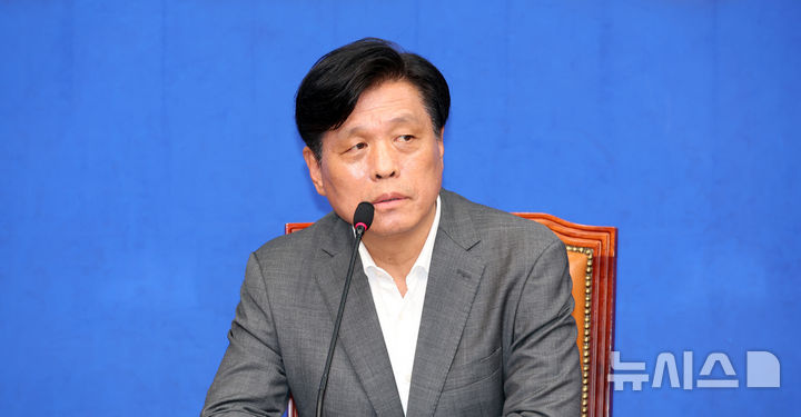 [서울=뉴시스] 김금보 기자 = 조승래 더불어민주당 총괄선대본부장이 27일 오후 서울 여의도 국회에서 열린 기자간담회에서 발언을 하고 있다. 2026.05.27. kgb@newsis.com
