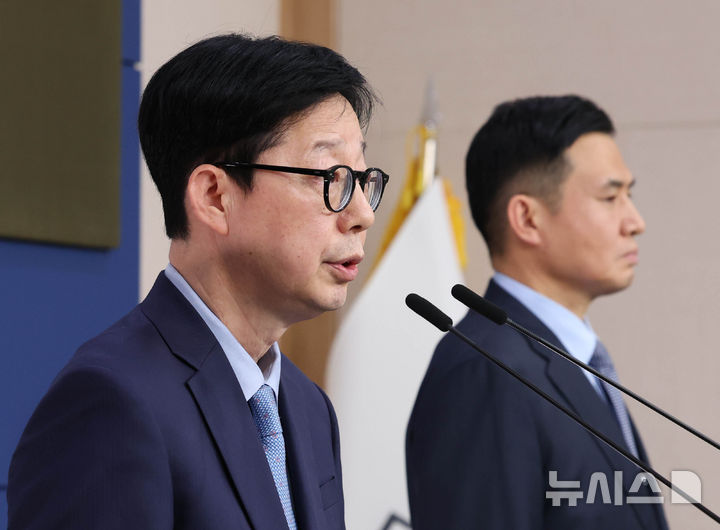 [서울=뉴시스] 조수정 기자 = 박윤주 외교부 1차관이 27일 오후 서울 종로구 외교부에서 호르무즈 해협에서 발생한 HMM 선박 나무호 피격 사건 조사결과를 발표하고 있다. 2026.05.27. chocrystal@newsis.com