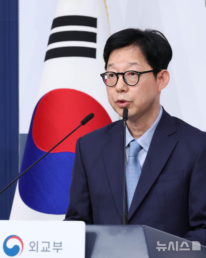 [서울=뉴시스] 조수정 기자 = 박윤주 외교부 1차관이 27일 오후 서울 종로구 외교부에서 호르무즈 해협에서 발생한 HMM 선박 나무호 피격 사건 조사결과를 발표하고 있다. 2026.05.27. chocrystal@newsis.com