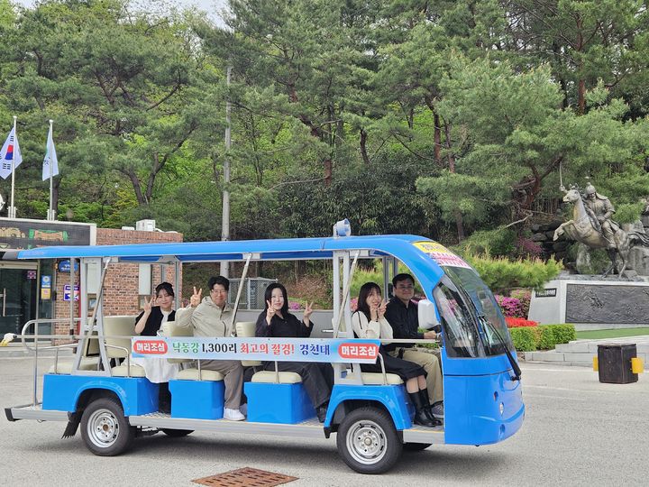 [상주=뉴시스] 경천대 전기버스. (사진=상주시 제공) 2026.05.28 photo@newsis.com *재판매 및 DB 금지