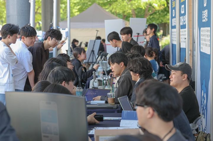[서울=뉴시스] 한양대 ERICA는 지난 13일 학생들의 진로 설계를 돕고자 '2026 HY ERICA 전공페스티벌' 행사를 운영했다. (사진=한양대 ERICA 제공) 2026.05.28. photo@newsis.com *재판매 및 DB 금지