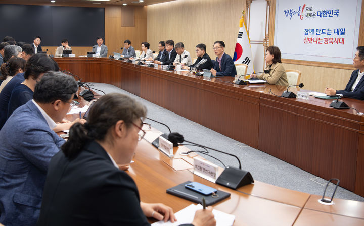[안동=뉴시스] 경북도가 28일 간부회의를 열고 일본 나라현과의 교류 확대 방안을 논의하고 있다. (사진=경북도 제공) 2026.05.28. photo@newsis.com *재판매 및 DB 금지