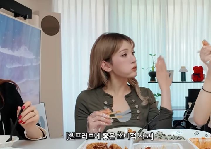 [서울=뉴시스] 아이오아이 전소미가 다이어트 강박이 있었다고 고백했다. (사진=유튜브 '권또또' 캡처) *재판매 및 DB 금지
