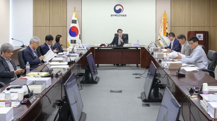 [세종=뉴시스] 원자력안전위원회는 28일 제8회 원자력안전위원회 회의를 열어 안건 3건을 심의·의결하고 1건을 보고받았다고 밝혔다. (사진=원안위 제공) 2026.05.28. photo@newsis.com *재판매 및 DB 금지