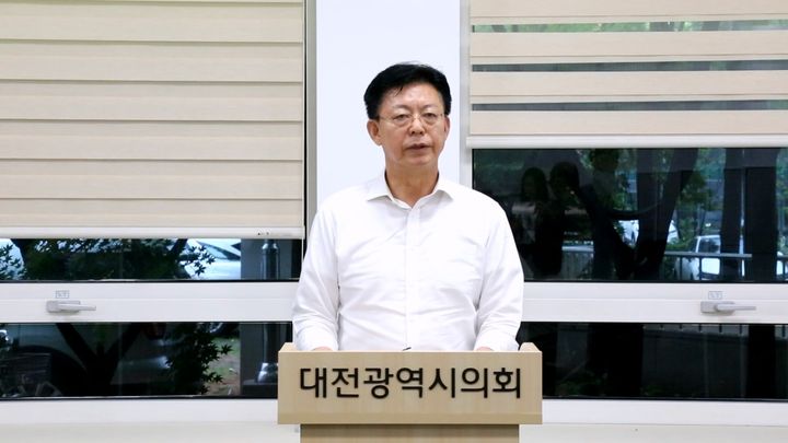 [대전=뉴시스] 기자회견하는 맹수석 대전시교육감 후보. (사진=맹수석 후보캠프 제공) 2026.05.28. photo@newsis.com *재판매 및 DB 금지