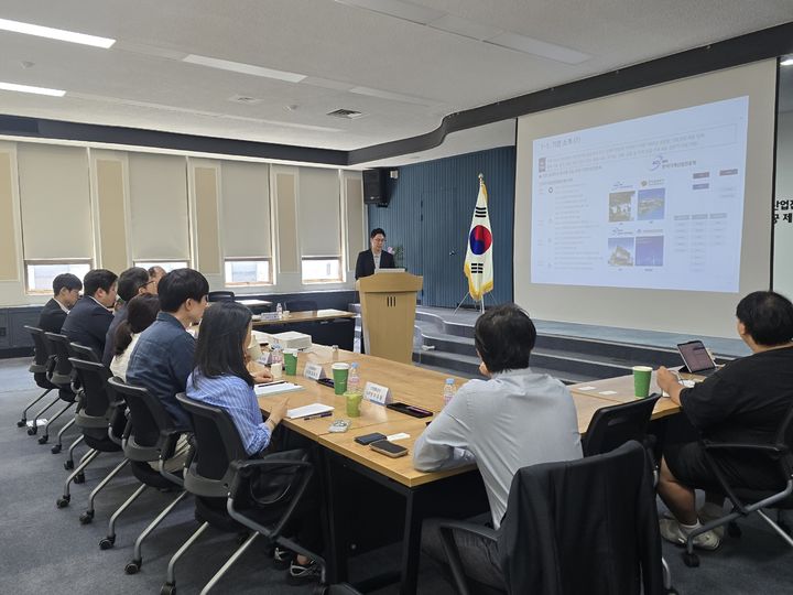 법제처가 28일 서울 영등포구 한국기계산업진흥회를 방문해 공급망 위기 대응 조기경보시스템의 안정적 운영을 위해 '찾아가는 법제심사'를 진행한 모습. (사진=법제처 제공) 2026.05.28. *재판매 및 DB 금지