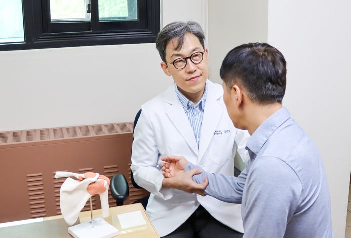 [서울=뉴시스] 28일 의료계에 따르면 관절와순 손상 초기에는 운동량 조절, 소염제 및 물리치료 등 보존적 치료를 우선 시행한다. (사진=세란병원 제공) 2026.05.28. photo@newsis.com *재판매 및 DB 금지