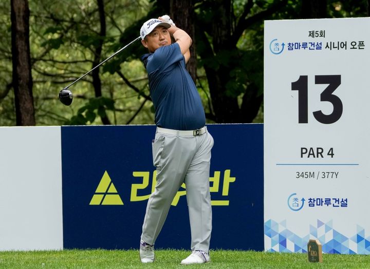 [서울=뉴시스]KPGA 챔피언스투어 모중경. (사진=KPGA 투어 제공)