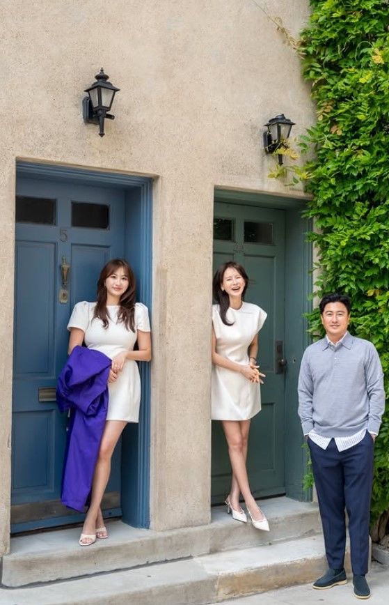 [서울=뉴시스] 전 축구선수 안정환과 이혜원 부부의 딸 리원 양이 미국 뉴욕대학교를 졸업했다. (사진=이혜원) 2026.05.28. photo@newsis.com *재판매 및 DB 금지