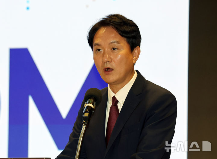 [서울=뉴시스] 배훈식 기자 = 엄주성 키움증권 대표이사가 28일 오전 서울 영등포구 TP타워에서 열린 퇴직연금 출시 기자간담회에서 인사말을 하고 있다. 2026.05.28. dahora83@newsis.com