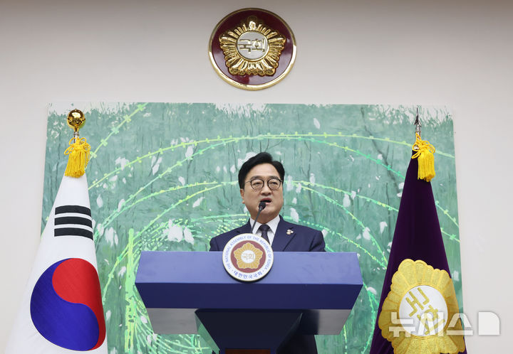 [서울=뉴시스] 조성봉 기자 = 우원식 국회의장이 28일 오전 서울 여의도 국회에서 열린 퇴임 기자회견에서 발언을 하고 있다. 2026.05.28. suncho21@newsis.com