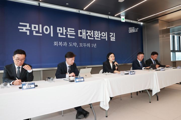 [서울=뉴시스] 한성숙 중소벤처기업부 장관이 28일 서울 마포구 SVC 서울에서 열린 '정부 출범 1주년 기자간담회'에서 발언하고 있다. (사진=중소벤처기업부 제공) 2026.05.28. photo@newsis.com *재판매 및 DB 금지