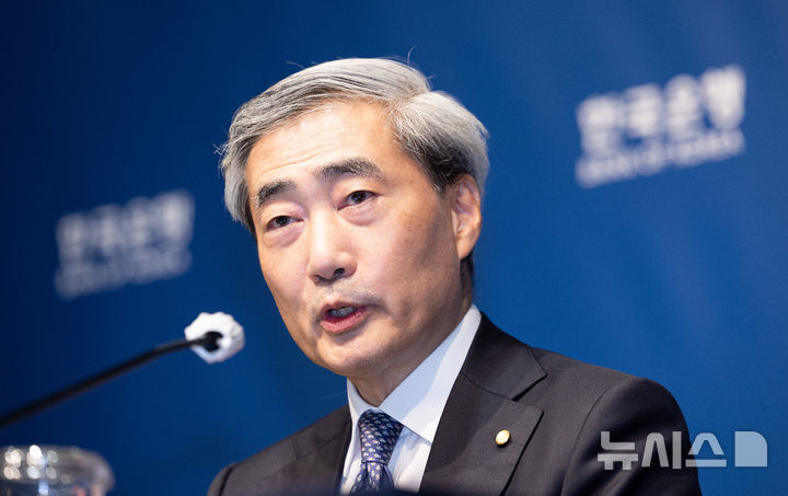 [서울=뉴시스] 사진공동취재단 = 신현송 한국은행 총재가 28일 서울 중구 한국은행 본관에서 열린 통화정책방향 기자간담회에서 발언하고 있다. 2026.05.28. photo@newsis.com