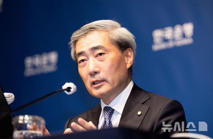 [서울=뉴시스] 사진공동취재단 = 사진은 신현송 한국은행 총재가 지난 28일 서울 중구 한국은행 본관에서 열린 통화정책방향 기자간담회에서 발언하고 있는 모습. 2026.05.28. photo@newsis.com
