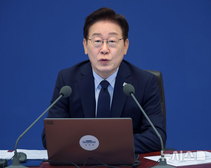 [서울=뉴시스] 고범준 기자 = 이재명 대통령이 28일 청와대에서 열린 수석보좌관회의에서 발언하고 있다. (청와대통신사진기자단) 2026.05.28. bjko@newsis.com