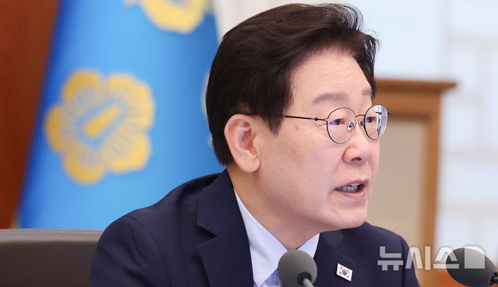 [서울=뉴시스] 고범준 기자 = 이재명 대통령이 28일 청와대에서 열린 수석보좌관회의에서 발언하고 있다. (청와대통신사진기자단) 2026.05.28. bjko@newsis.com