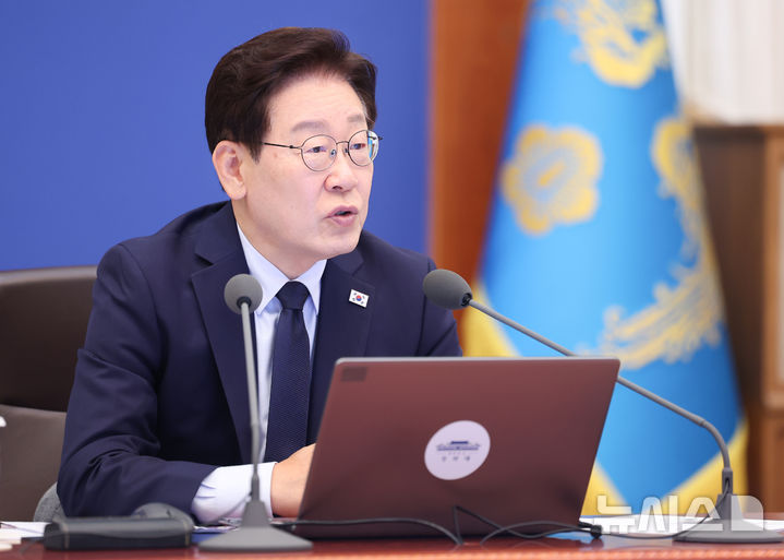 [서울=뉴시스] 고범준 기자 = 이재명 대통령이 28일 청와대에서 열린 수석보좌관회의에서 발언하고 있다. (청와대통신사진기자단) 2026.05.28. bjko@newsis.com