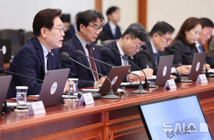 [서울=뉴시스] 고범준 기자 = 이재명 대통령이 28일 청와대에서 열린 수석보좌관회의에서 발언하고 있다. (청와대통신사진기자단) 2026.05.28. bjko@newsis.c