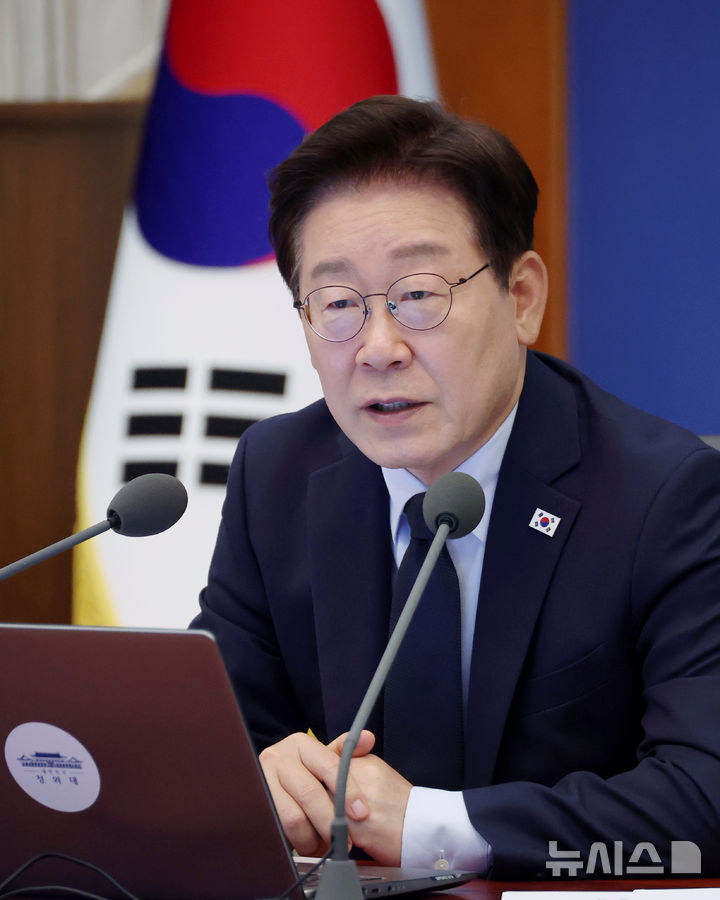 [서울=뉴시스] 고범준 기자 = 이재명 대통령이 28일 청와대에서 열린 수석보좌관회의에서 발언하고 있다. (청와대통신사진기자단) 2026.05.28. bjko@newsis.com