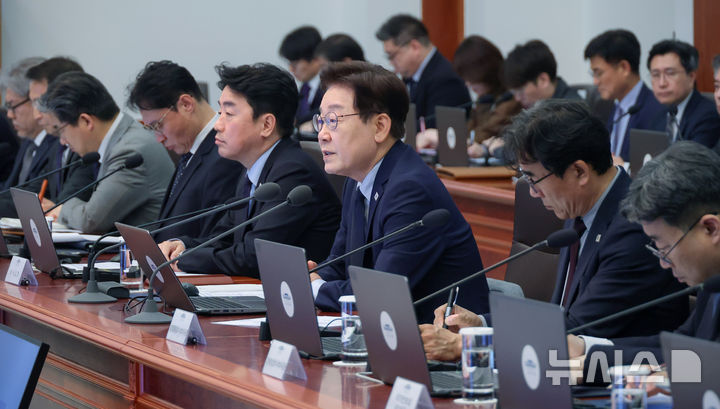 [서울=뉴시스] 고범준 기자 = 이재명 대통령이 28일 청와대에서 열린 수석보좌관회의에서 발언하고 있다. (청와대통신사진기자단) 2026.05.28. bjko@newsis.com