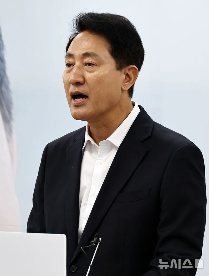 [서울=뉴시스] 김명년 기자 = 오세훈 국민의힘 서울시장 후보가 28일 서울 종로구 대왕빌딩 선거캠프에서 열린 기자간담회에서 발언하고 있다.(공동취재) 2026.05.28. photo@newsis.com