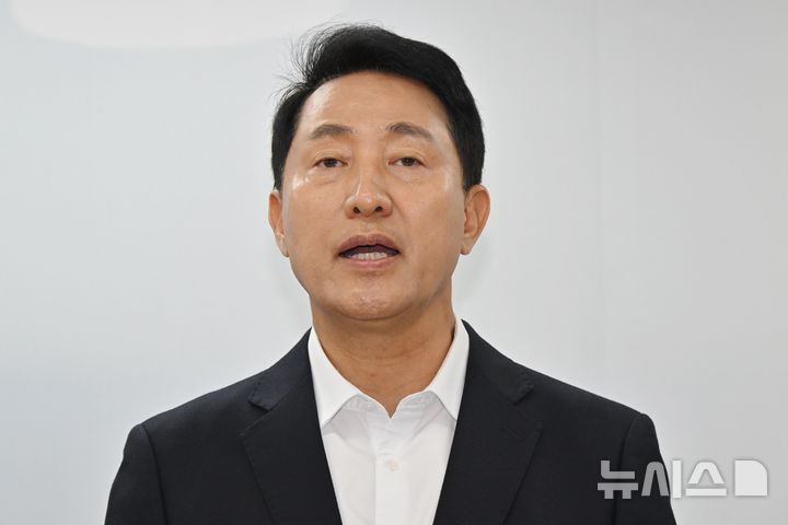 [서울=뉴시스] 김명년 기자 = 오세훈 국민의힘 서울시장 후보가 28일 서울 종로구 대왕빌딩 선거캠프에서 열린 기자간담회에서 발언하고 있다.(공동취재) 2026.05.28. photo@newsis.com