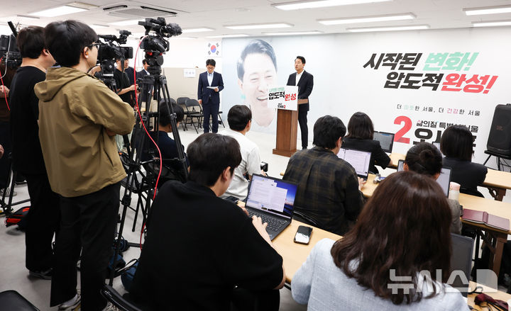 [서울=뉴시스] 김명년 기자 = 오세훈 국민의힘 서울시장 후보가 28일 서울 종로구 대왕빌딩 선거캠프에서 열린 기자간담회에서 발언하고 있다.(공동취재) 2026.05.28. photo@newsis.com