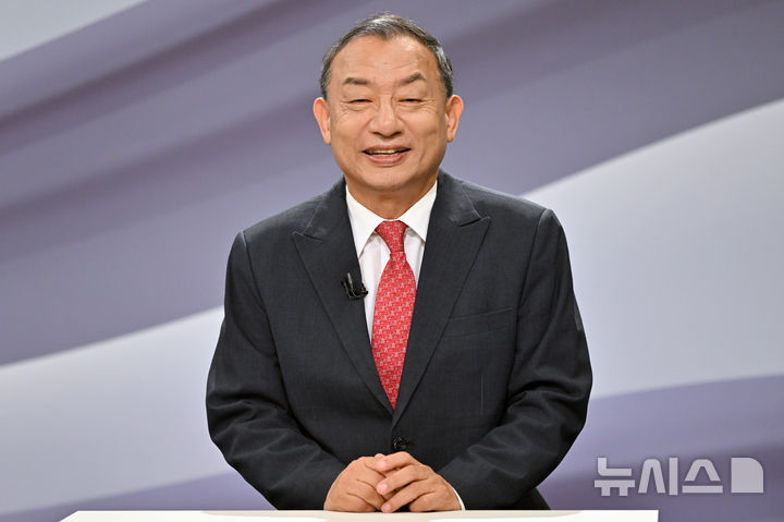 [광주=뉴시스] 이영주 기자 = 이정현 국민의힘 전남광주통합특별시장 후보가 28일 오후 광주 서구 KBS광주방송총국 공개홀에서 열린 6·3지방선거 전남광주통합특별시장 후보자 TV토론회에서 발언하고 있다. 2026.05.28. leeyj2578@newsis.com