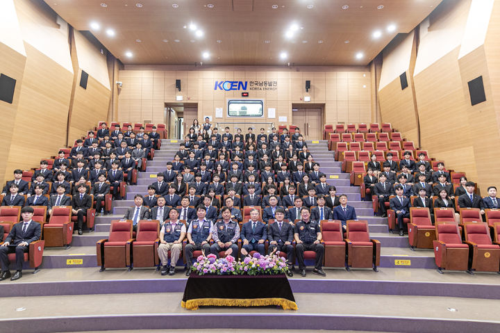 [세종=뉴시스]남동발전이 2026년 신입사원 입사식을 개최했다. (사진=한국남동발전 제공) *재판매 및 DB 금지