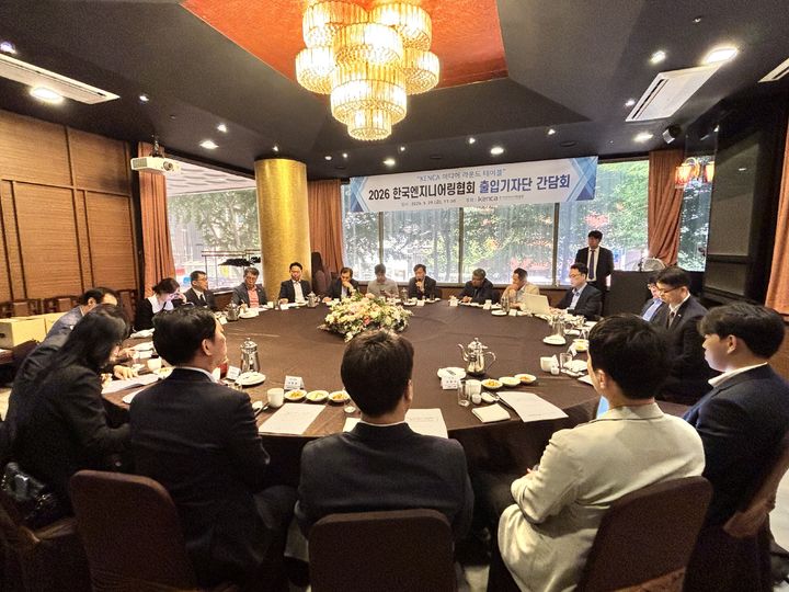 [서울=뉴시스] 한명식 한국엔지니어링협회장이 29일 서울 강남구의 한 식당에서 열린 출입기자간담회에서 인사말을 하고 있다. (사진=엔협 제공) 2026.05.29 photo@newsis.com *재판매 및 DB 금지