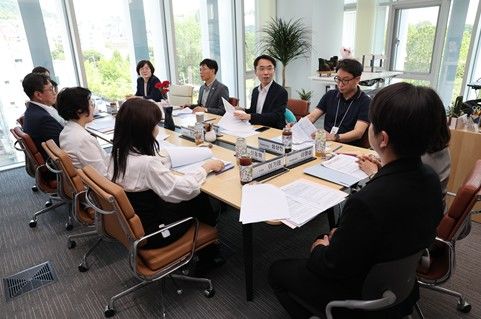 [서울=뉴시스]김천홍 서울시교육청 부교육감이 5월 15일 민원점검회의를 진행하고 있다. (사진 = 시교육청) 2026.05.29. photo@newsis.com *재판매 및 DB 금지
