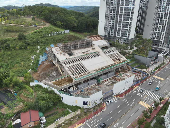 [진주=뉴시스]진주시 동부시립도서관 공사 재개.(사진=진주시 제공).2026.05.29.photo@newsis.com *재판매 및 DB 금지