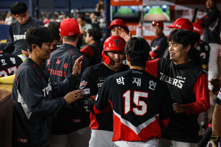 [서울=뉴시스] 프로야구 KIA 타이거즈의 나성범과 박재현. (사진 = KIA 타이거즈 제공) *재판매 및 DB 금지
