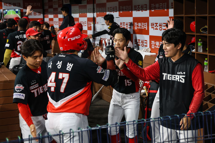 [서울=뉴시스] 프로야구 KIA 타이거즈의 나성범과 박재현. (사진 = KIA 타이거즈 제공) *재판매 및 DB 금지
