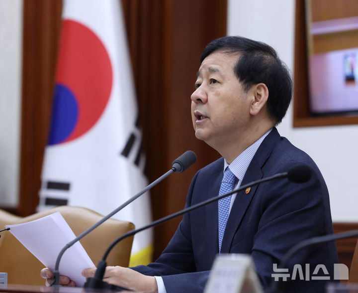 [서울=뉴시스] 조수정 기자 = 구윤철 경제부총리 겸 재정경제부 장관이 29일 오전 서울 종로구 정부서울청사에서 비상경제본부회의 겸 경제·산업경쟁력 강화 관계장관회의를 주재하고 있다. 2026.05.29. chocrystal@newsis.com