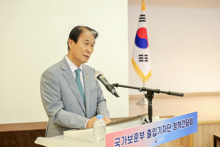 [서울=뉴시스] 권오을 국가보훈부 장관이 29일 서울 용산구 국방컨벤션센터에서 열린 국가보훈부 출입기자단 정책간담회에 참석해 발언하고 있다. (사진=국가보훈부 제공) 2026.05.29. photo@newsis.com *재판매 및 DB 금지