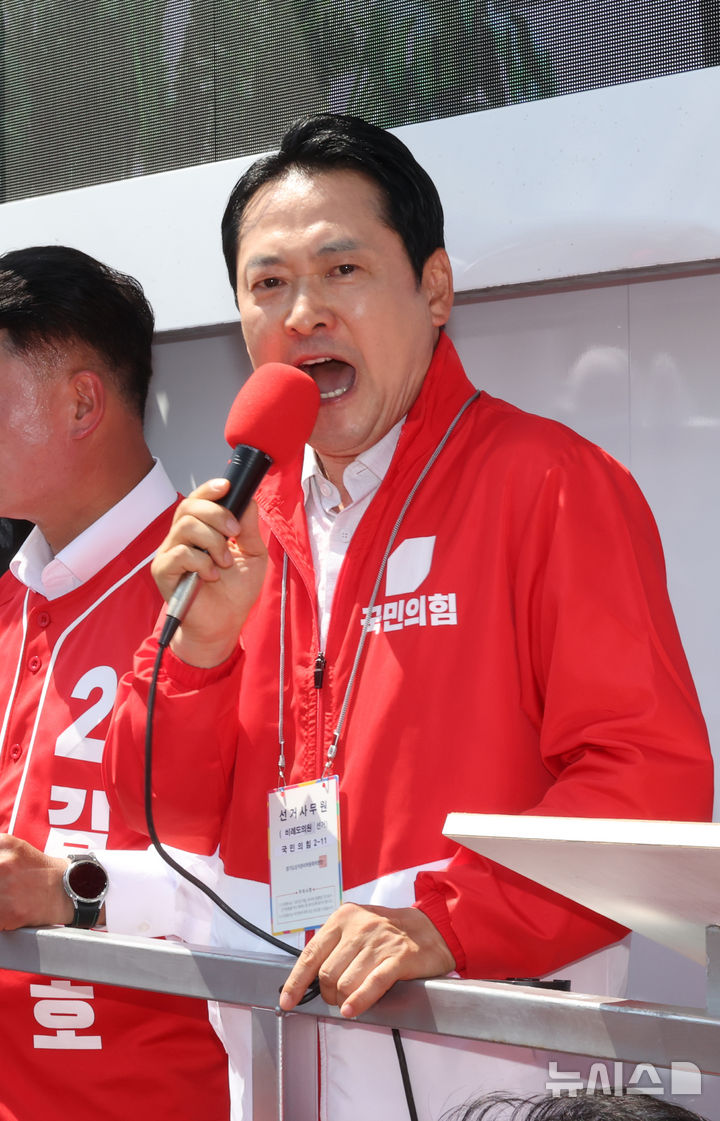 [광명=뉴시스] 김금보 기자 = 장동혁 국민의힘 대표가 29일 오후 경기 광명시 광명사거리에서 열린 김정호 광명시장 후보를 비롯한 지역 후보 합동 유세에서 연설을 하고 있다. 2026.05.29. kgb@newsis.com