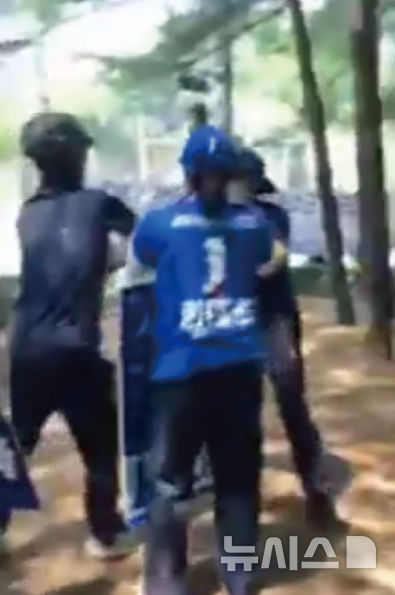 [군포=뉴시스] 선거운동원 폭행 관련 현장 모습. (사진=더불어민주당 한대희 후보 선거사무소 제공) 2026.05.30. photo@newsis.com