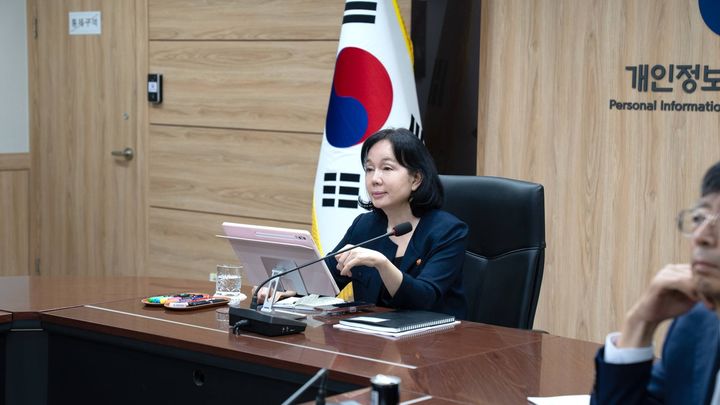 [서울=뉴시스] 송경희 개인정보보호위원회 위원장이 지난 30일 페이스북을 통해 직원 인공지능(AI) 연구모임 'AX엔진룸' 운영 상황을 소개했다. 2026.05.31. (사진=송경희 개인정보보호위원회 위원장 페이스북) *재판매 및 DB 금지