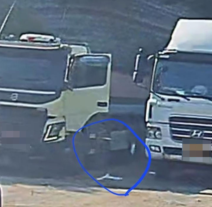 [서울=뉴시스] 동네 공터에 밤샘 주차하며 쓰레기를 버리는 대형 화물차 주인들로 인해 고민이라는 한 남성의 사연이 전해졌다. (사진=보배드림 캡처) *재판매 및 DB 금지