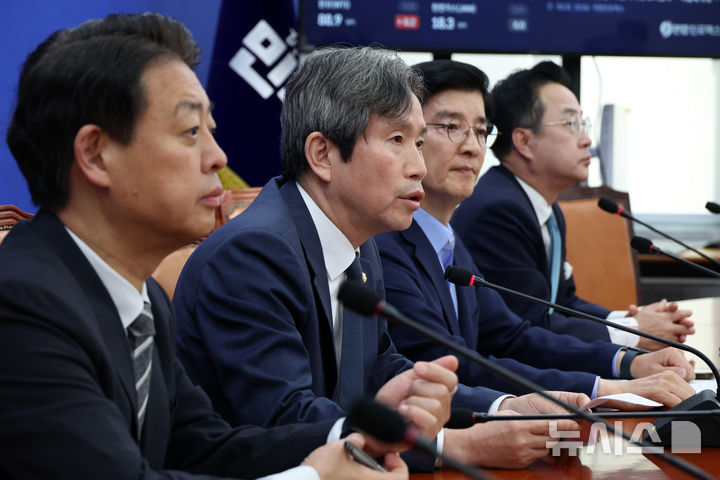 [서울=뉴시스] 고승민 기자 = 이인영 더불어민주당 정원오 서울시장 후보 상임선거대책위원장이 31일 서울 여의도 국회에서 서울시장 선거 관련 기자간담회를 하고 있다. 2026.05.31. kkssmm99@newsis.com