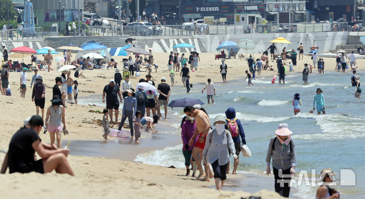 부산, 구름 많고 더운 날씨…낮 최고 28도