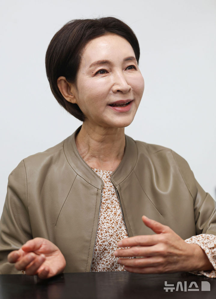[서울=뉴시스] 권창회 기자 = 연극 '더 마더'의 배우 정애리가 31일 서울 서초구 예술의전당 자유소극장에서 뉴시스와 인터뷰를 하고 있다. 2026.05.31. kch0523@newsis.com