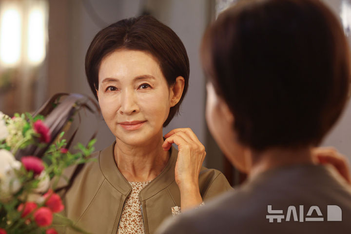 [서울=뉴시스] 권창회 기자 = 연극 '더 마더'의 배우 정애리가 31일 서울 서초구 예술의전당 자유소극장에서 뉴시스와 인터뷰를 하고 있다. 2026.05.31. kch0523@newsis.com